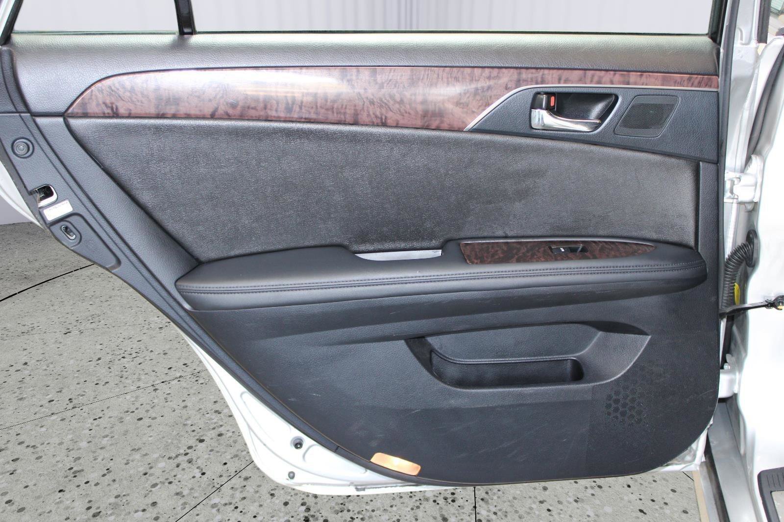 Used 2011 Toyota Avalon FWD image 39