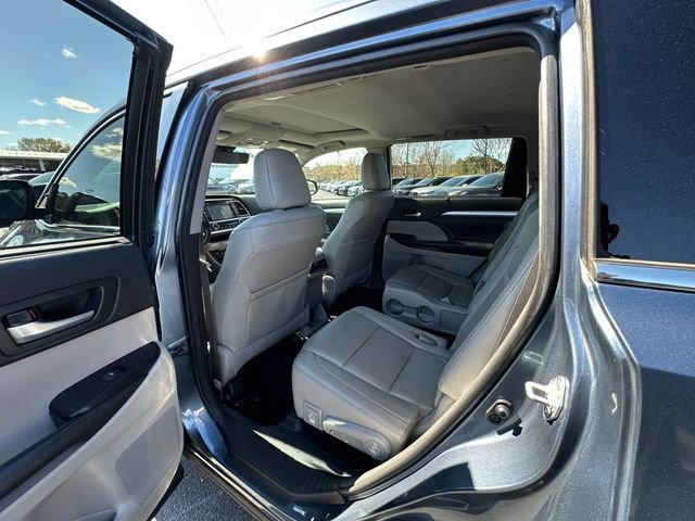 Used 2017 Toyota Highlander XLE image 19