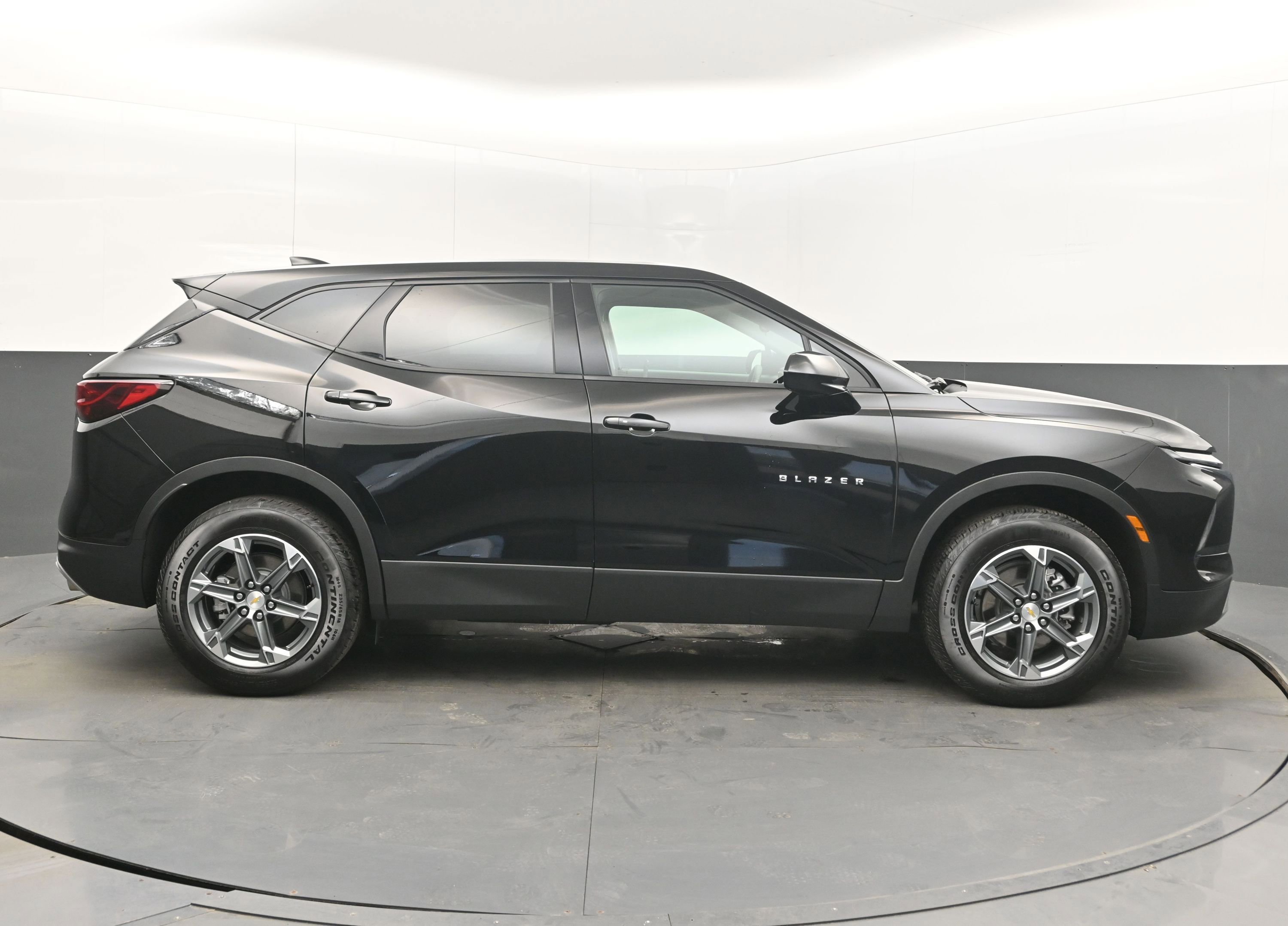 Used 2025 Chevrolet Blazer LT FWD image 10