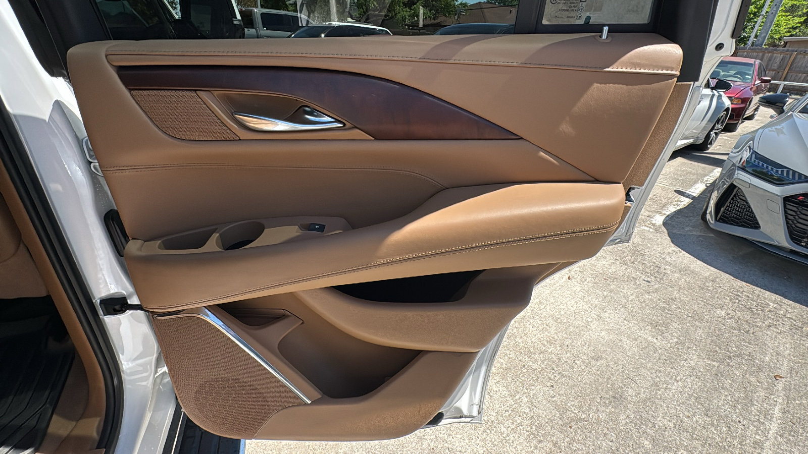 Used 2017 Cadillac Escalade Platinum image 27