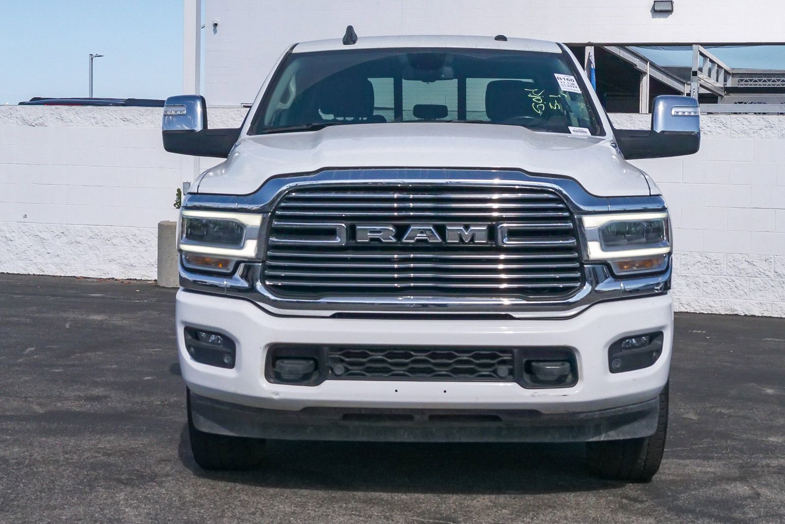Used 2024 RAM 2500 Laramie AWD/4WD image 2