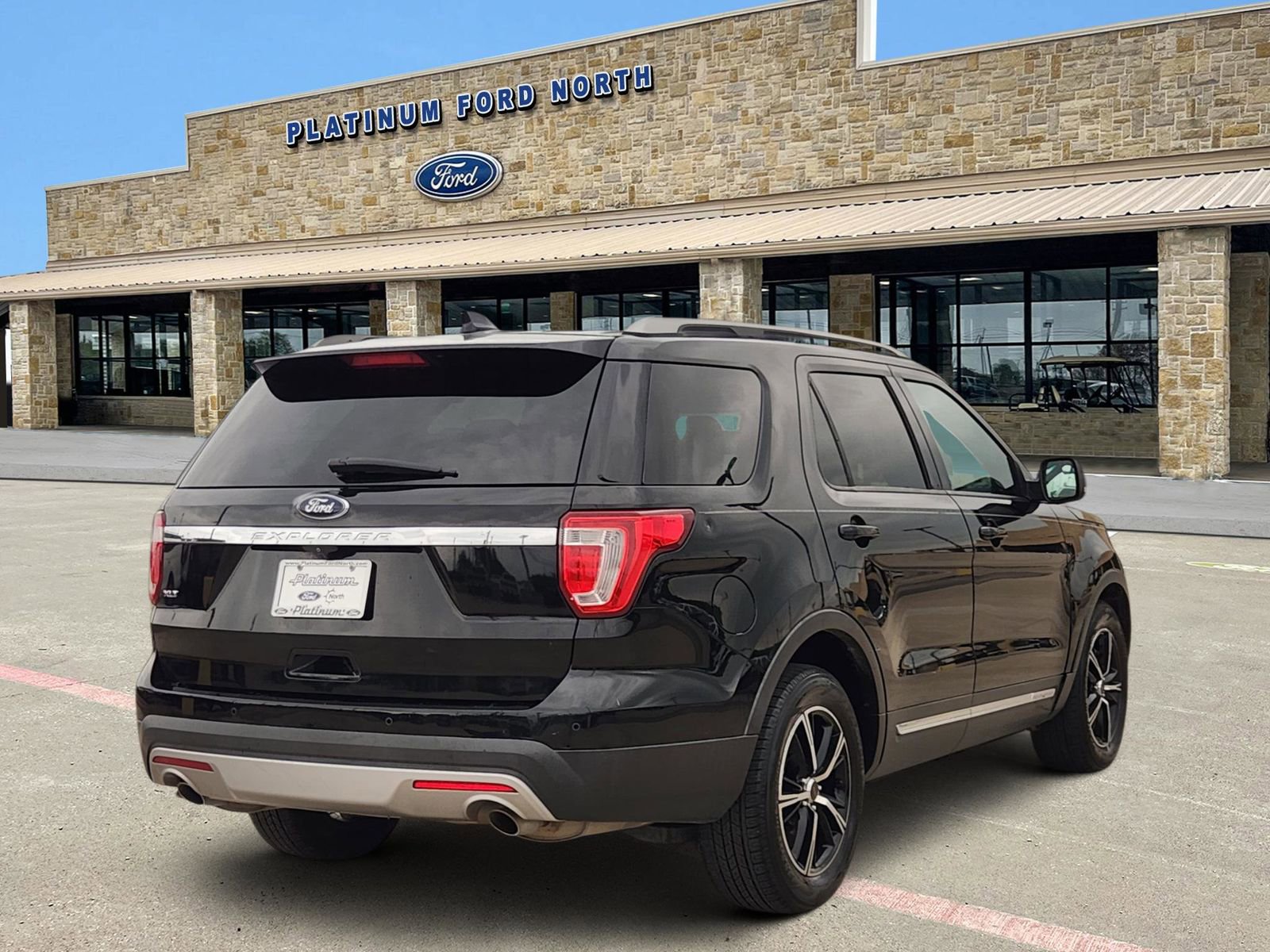Used 2016 Ford Explorer XLT w/ Equipment Group 202A FWD image 5
