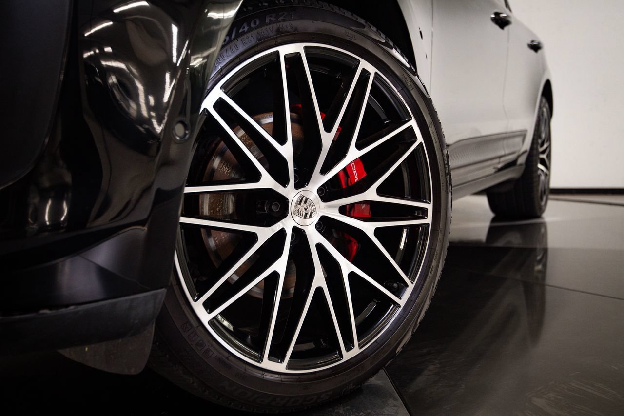 Certified 2023 Porsche Macan S AWD/4WD image 12