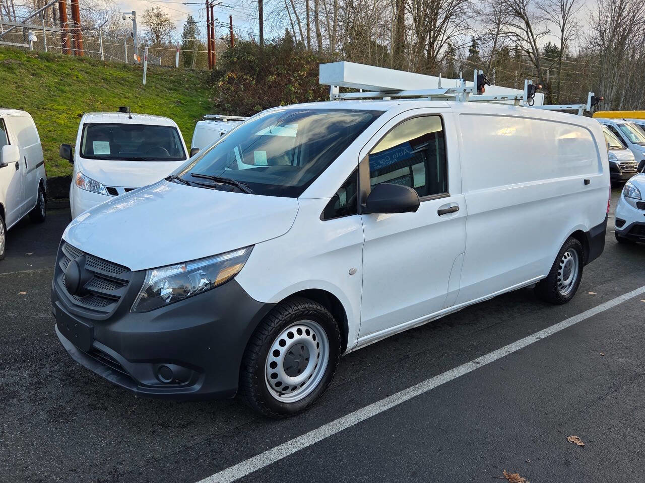 Used 2018 Mercedes-Benz Metris Cargo 3dr Mini Van image 2