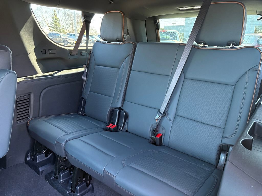 Used 2025 GMC Yukon XL AT4 AWD/4WD image 18