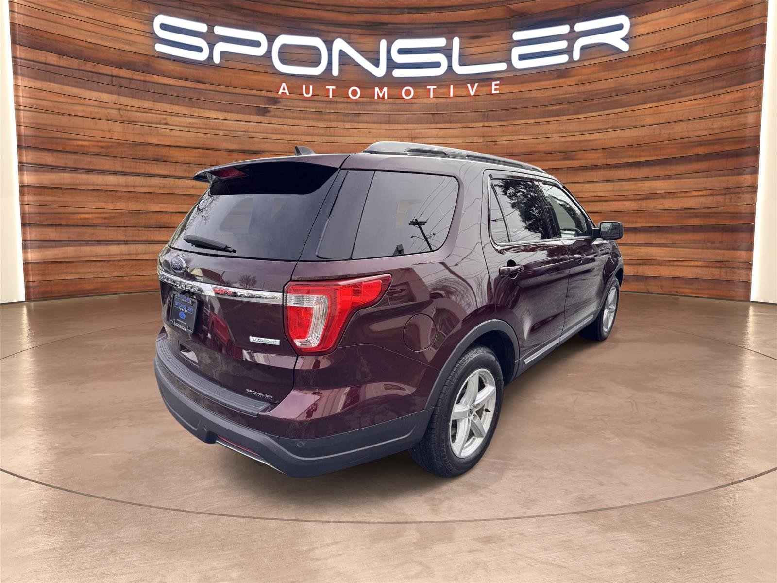 Used 2018 Ford Explorer XLT image 3