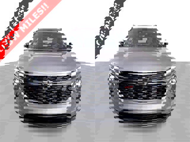 Used 2025 Chevrolet Trax RS w/ Sunroof Package image 3