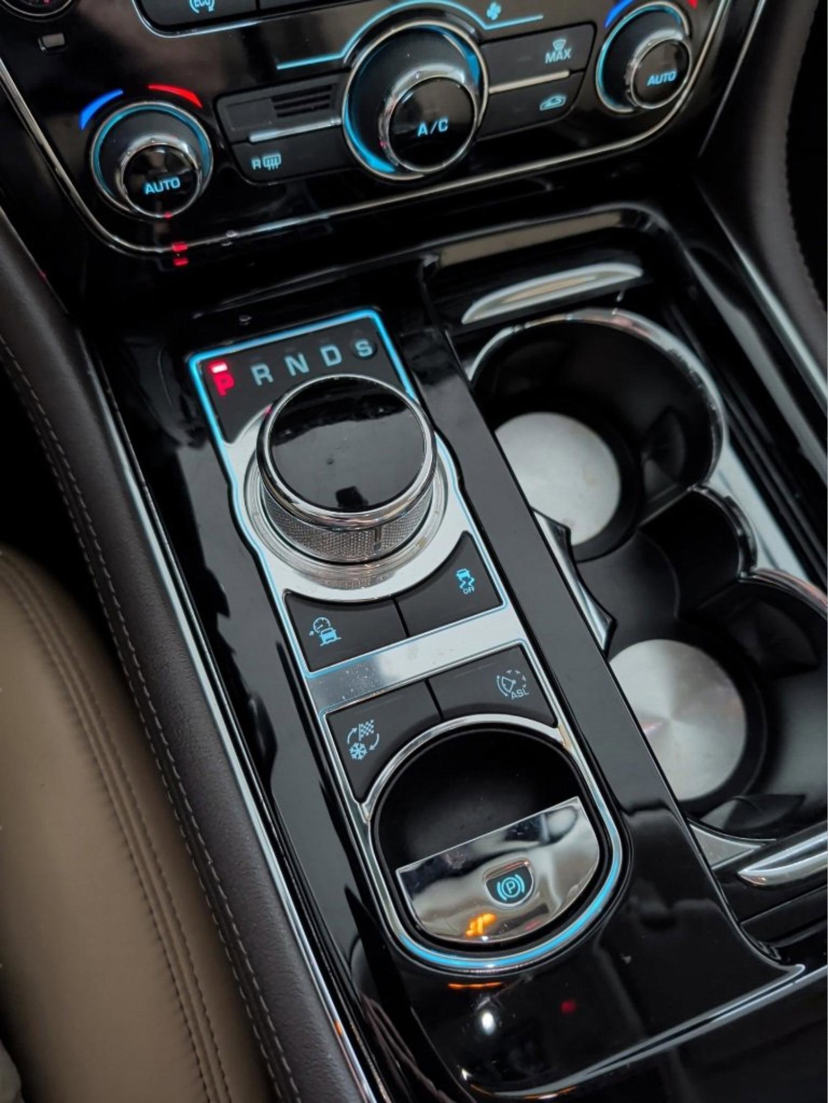 Used 2017 Jaguar XJ R-Sport image 35