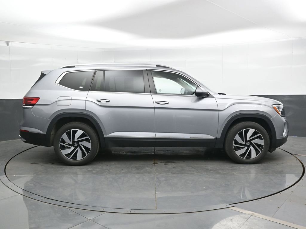 Used 2025 Volkswagen Atlas SEL AWD/4WD image 3