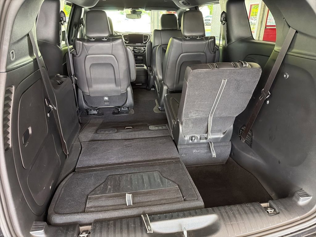 Used 2023 Chrysler Pacifica Touring-L w/ S Appearance Package FWD image 27