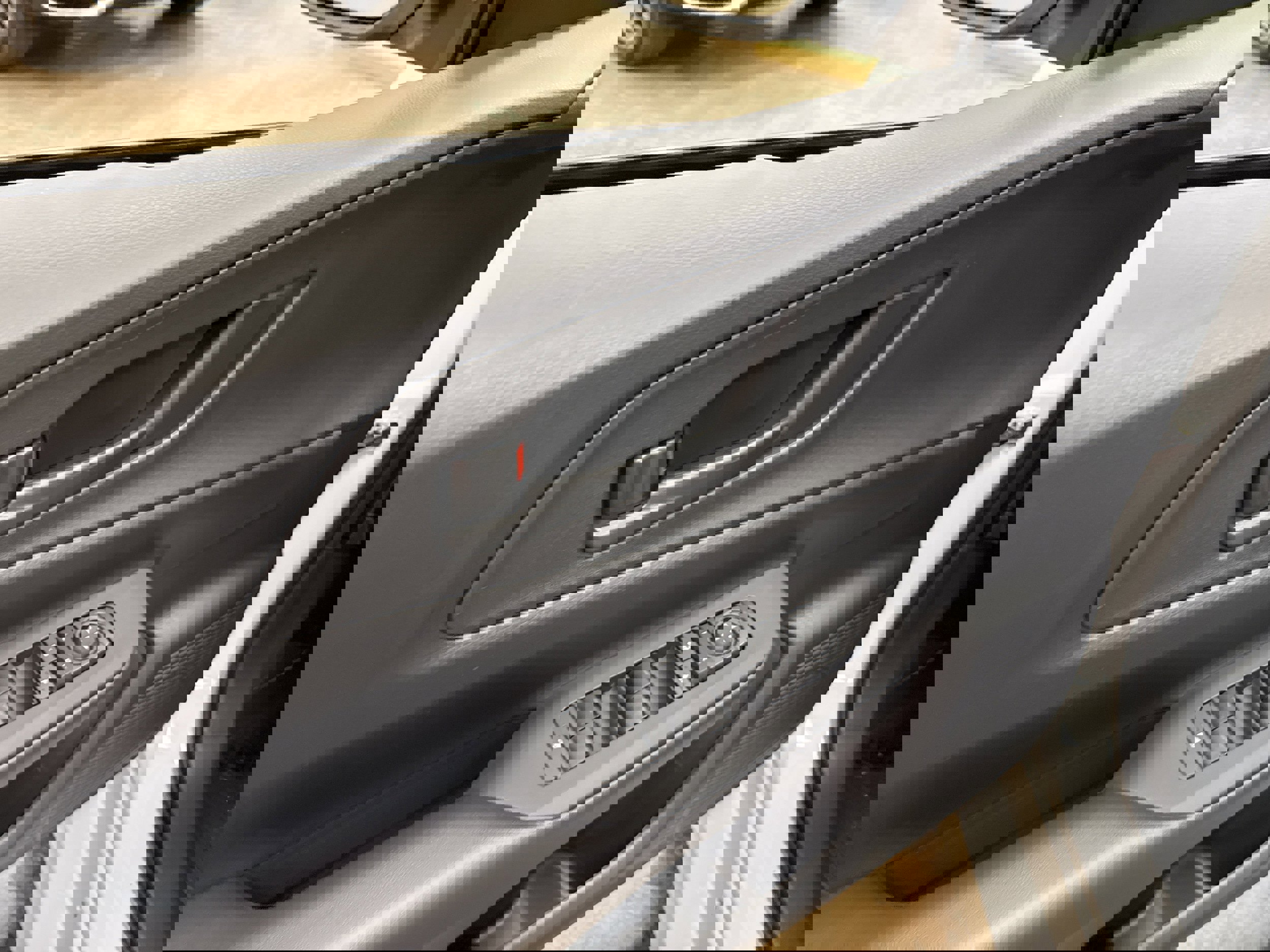 Used 2025 Toyota Prius SE image 25