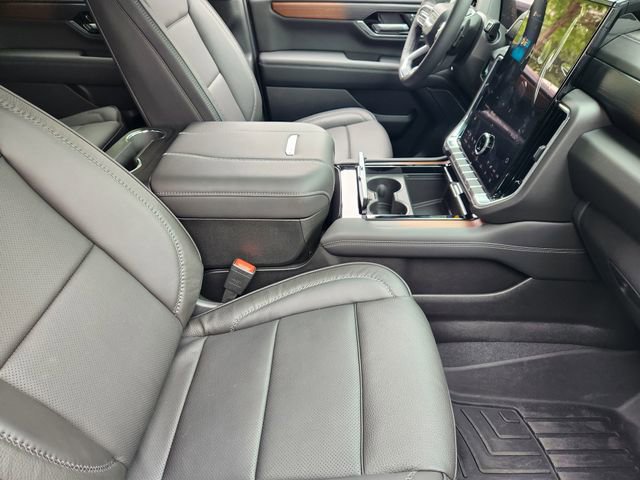 Used 2026 GMC Yukon Denali w/ Sun & Power Step Package AWD/4WD image 14