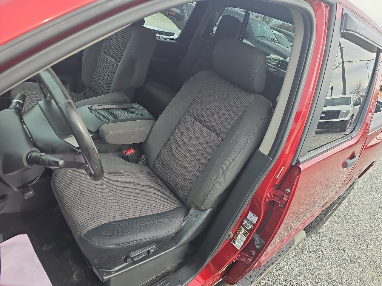 Used 2014 Nissan Titan SV w/ SV Premium Utility Package image 12