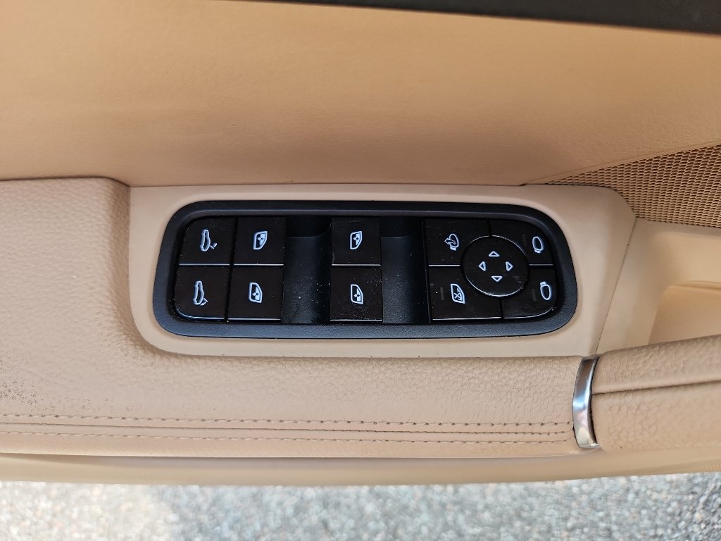 Certified 2020 Porsche Cayenne AWD/4WD image 16