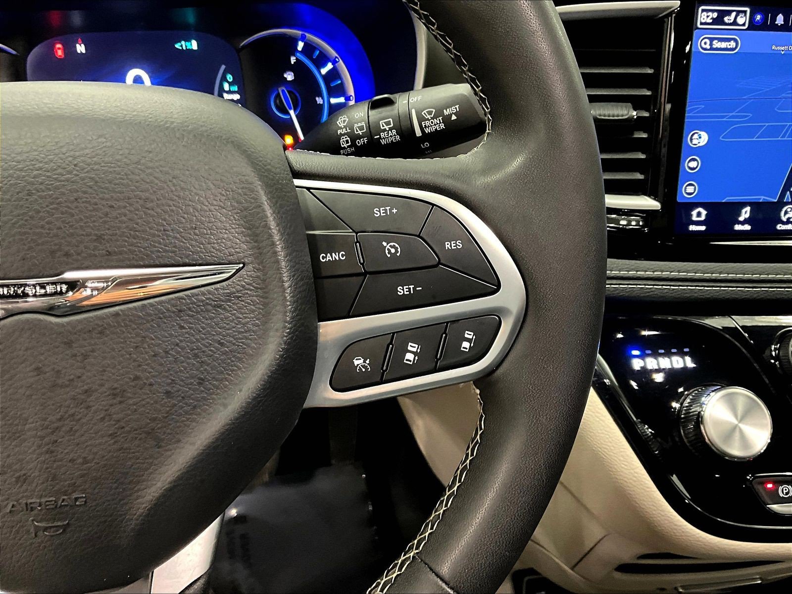 Used 2024 Chrysler Pacifica Limited FWD image 12