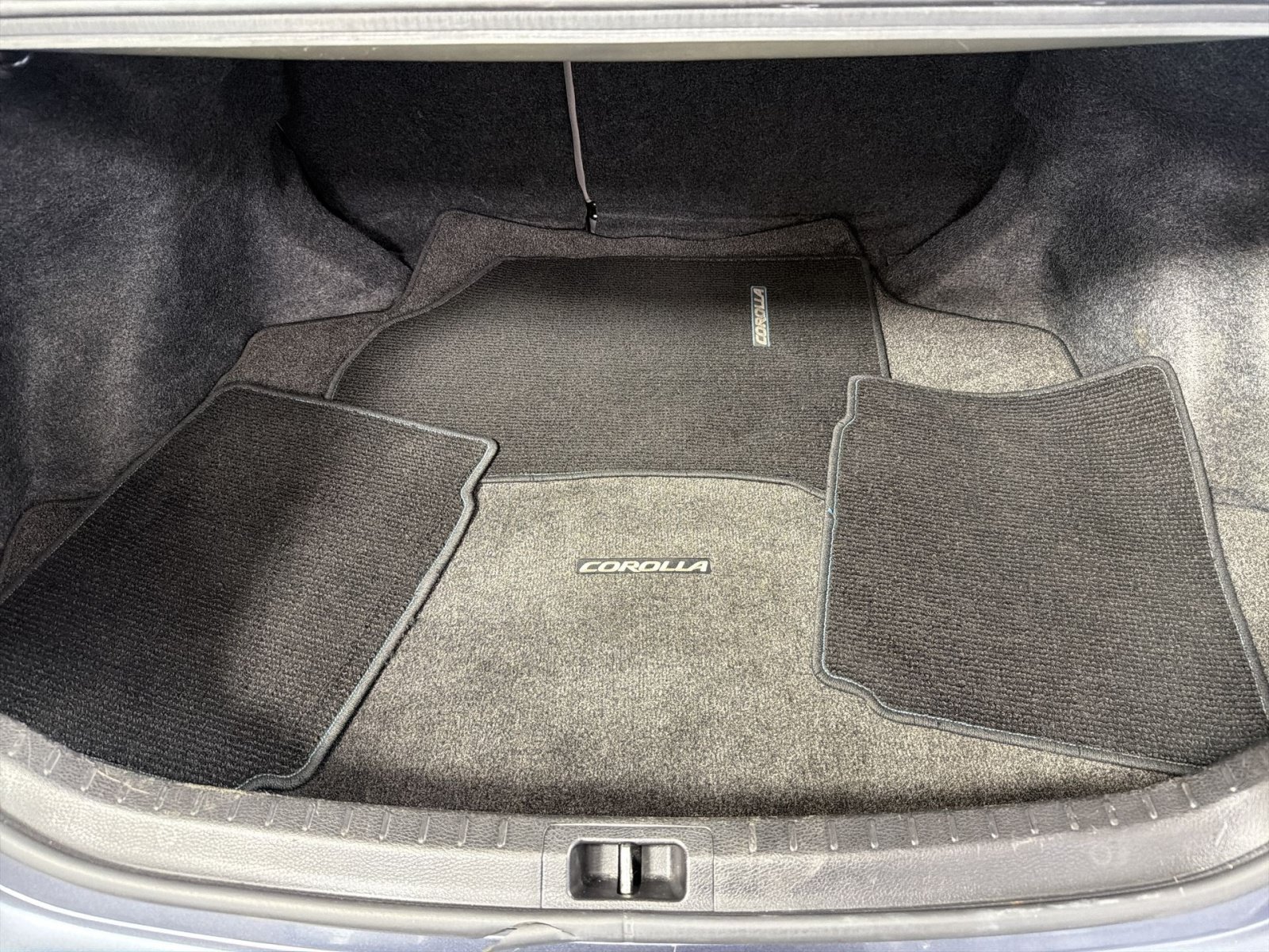 Used 2015 Toyota Corolla LE FWD image 23