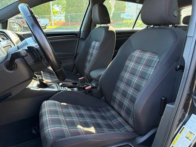 Used 2017 Volkswagen Golf 4-Door FWD image 15