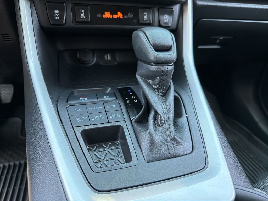 Used 2025 Toyota RAV4 XLE w/ Convenience Package AWD/4WD image 15