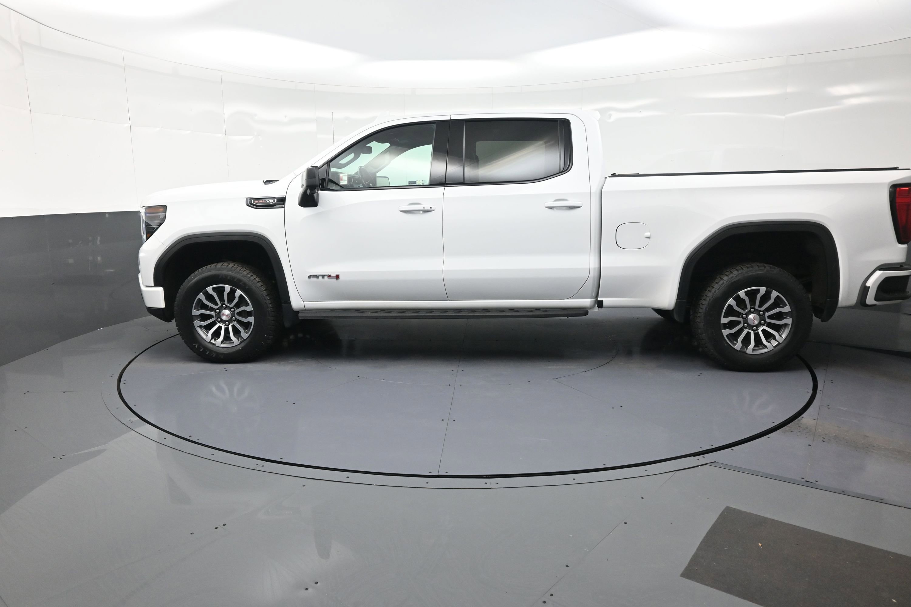 Used 2022 GMC Sierra 1500 AT4 w/ AT4 Preferred Package image 6