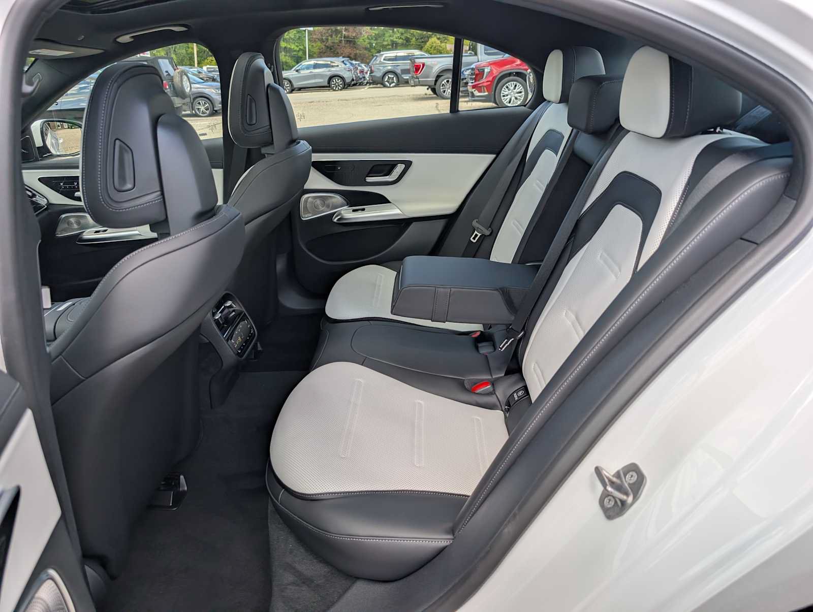 New 2027 Mercedes-Benz E 53 AMG e 4MATIC Sedan image 17
