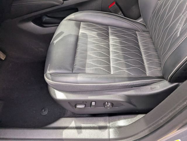 Used 2021 Buick Envision Avenir w/ Technology Package II AWD/4WD image 24