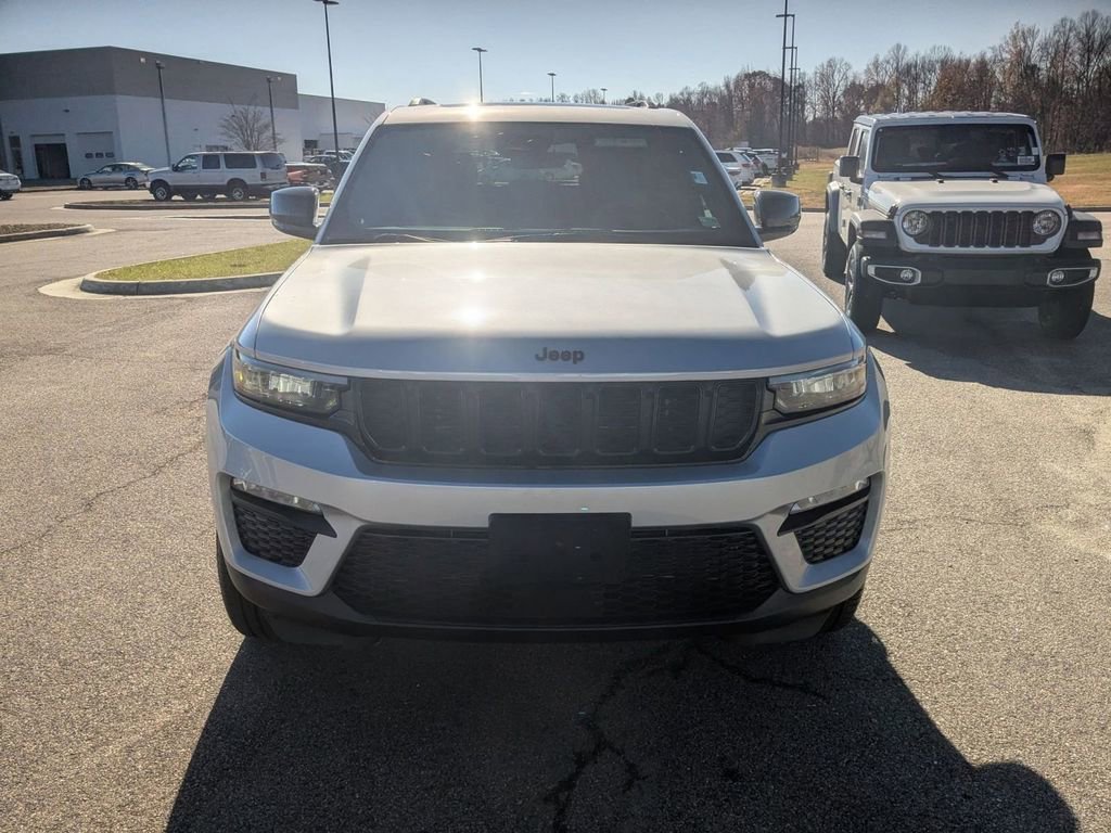 New 2025 Jeep Grand Cherokee Limited w/ Black Appearance Package image 8
