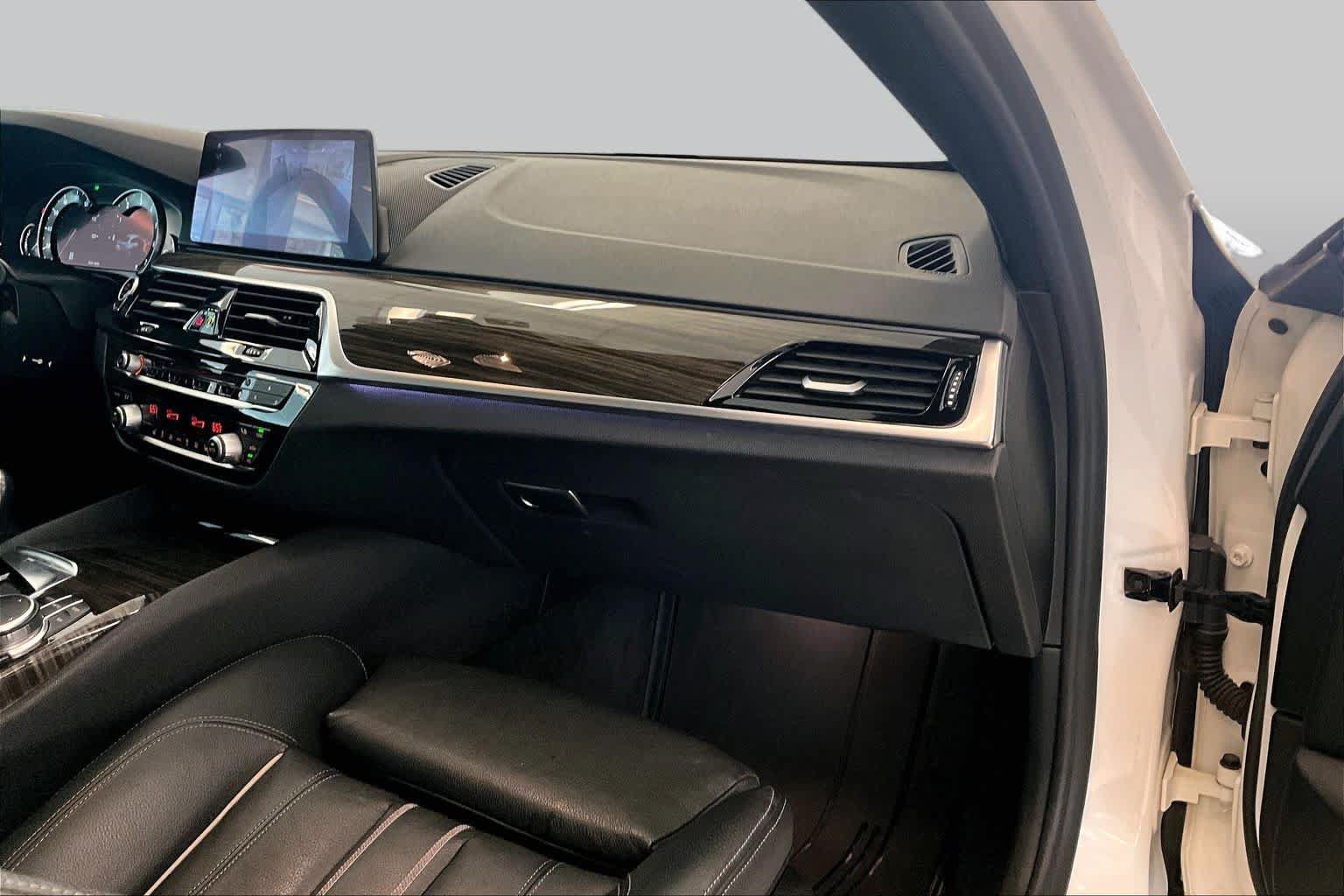 Used 2019 BMW 540i w/ Convenience Package RWD image 16