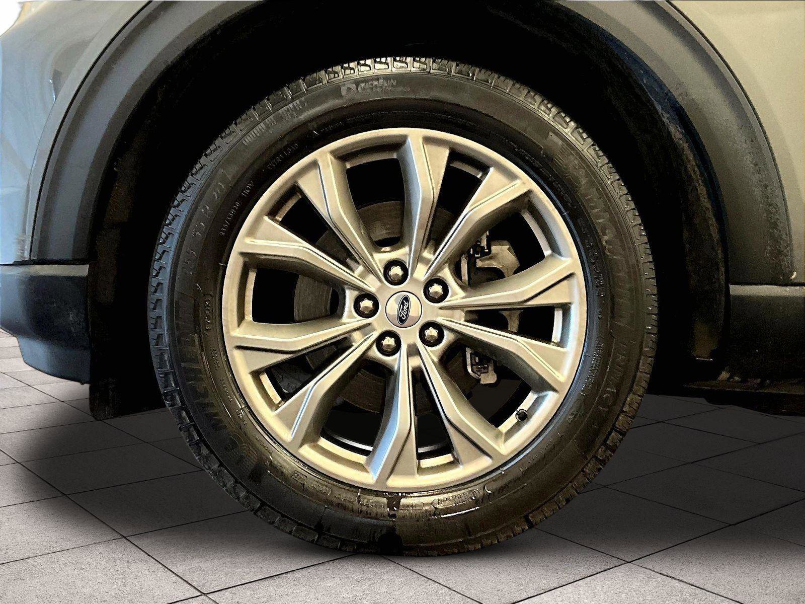 Used 2023 Ford Explorer XLT w/ Equipment Group 202A image 8