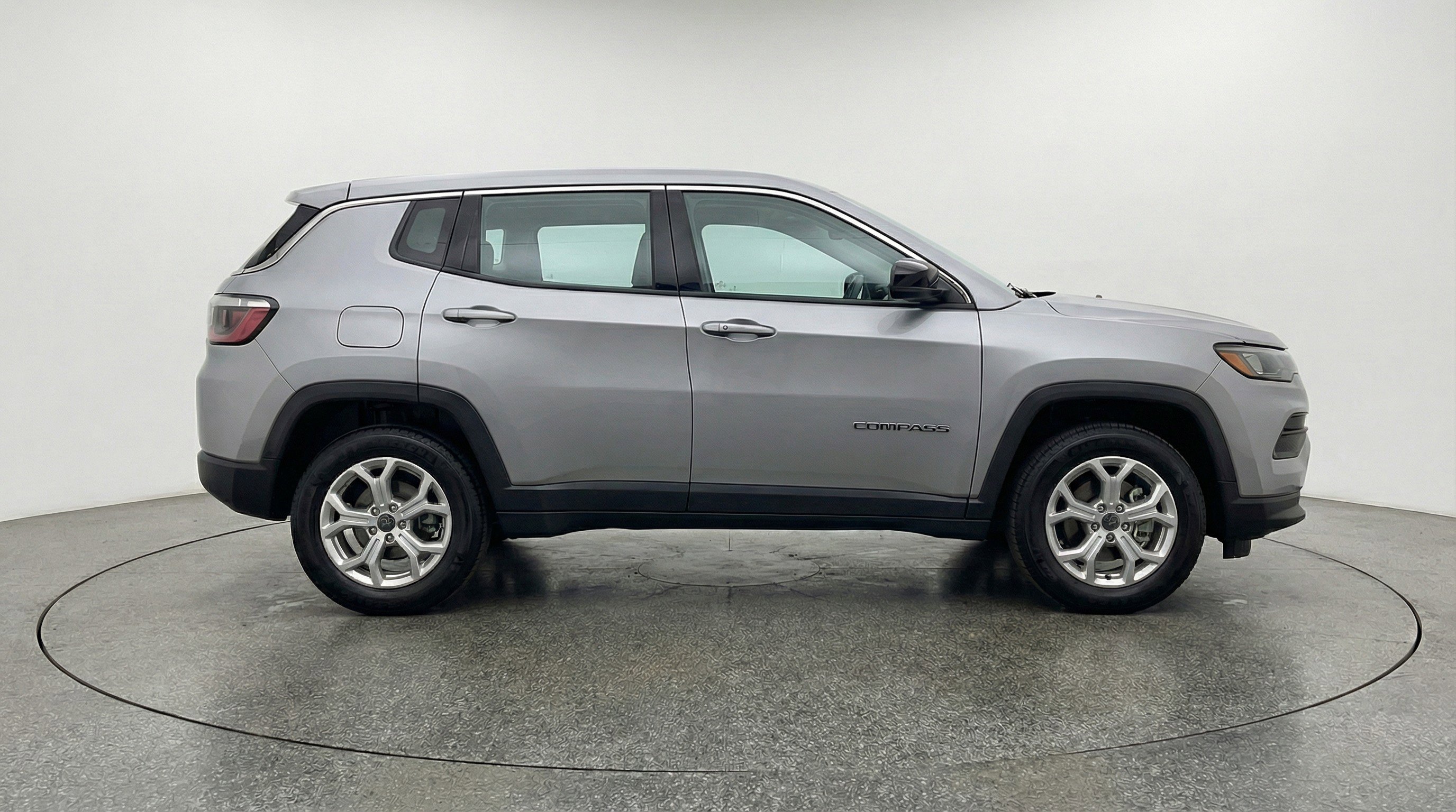 Used 2025 Jeep Compass Latitude image 11