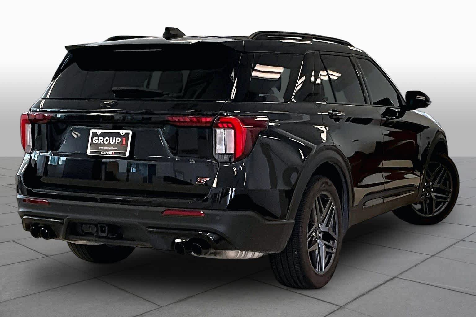 Used 2025 Ford Explorer ST AWD/4WD image 12