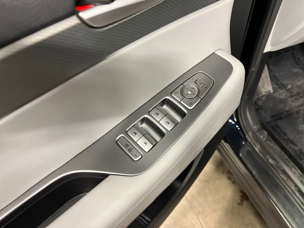 Used 2023 Hyundai Palisade SE w/ Cargo Package image 16