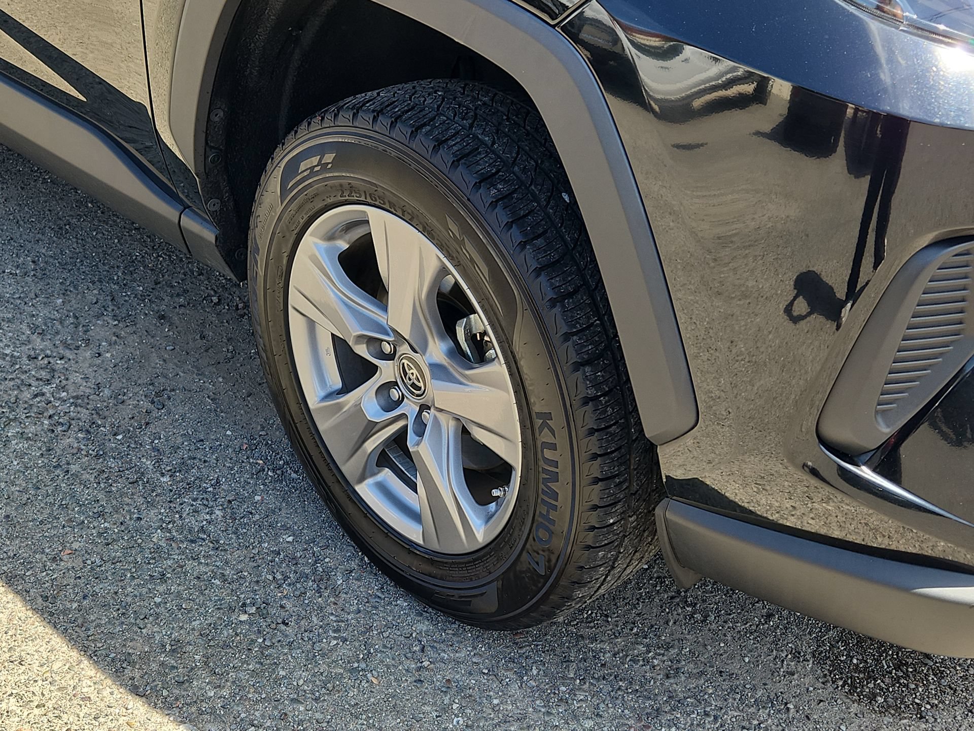 Used 2023 Toyota RAV4 LE AWD/4WD image 18