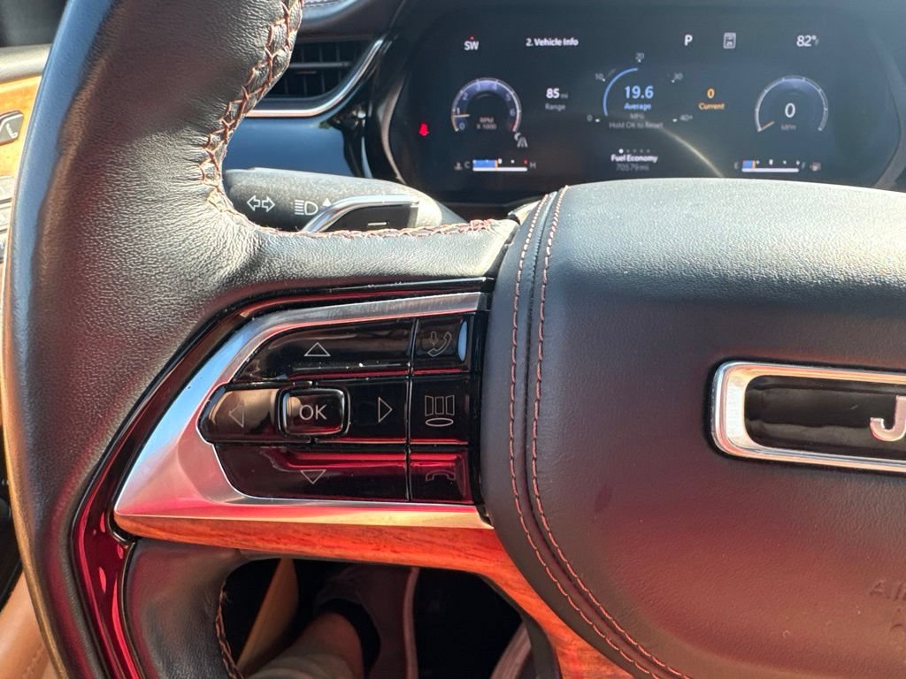Used 2023 Jeep Grand Cherokee Summit AWD/4WD image 22