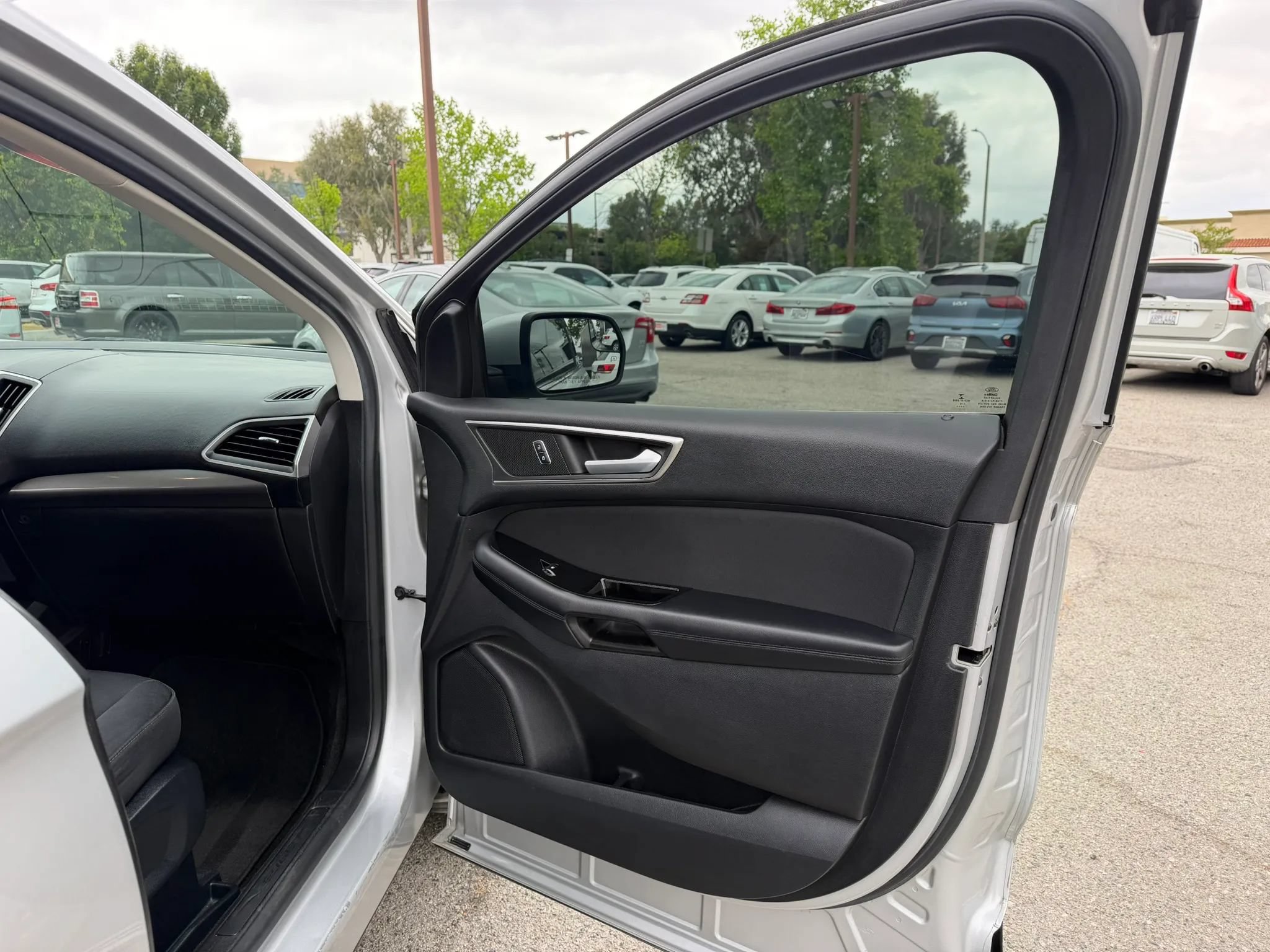 Used 2015 Ford Edge SEL FWD image 21