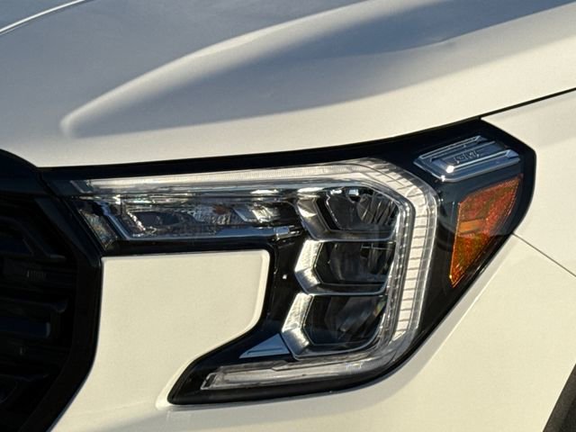 Used 2024 GMC Terrain SLE w/ Driver Convenience Package image 4