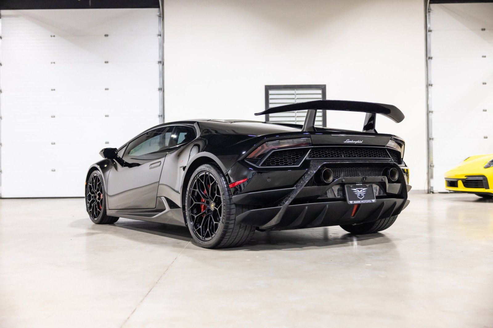 Used 2018 Lamborghini Huracan Performante AWD/4WD image 6