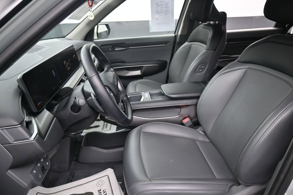 Used 2024 Kia EV9 Light RWD image 27