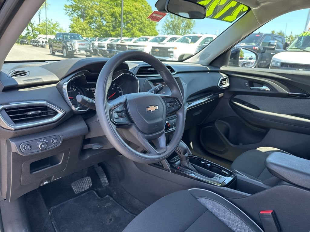Used 2023 Chevrolet TrailBlazer LT FWD image 16