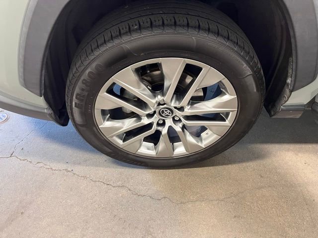 Used 2021 Toyota RAV4 XLE Premium image 29