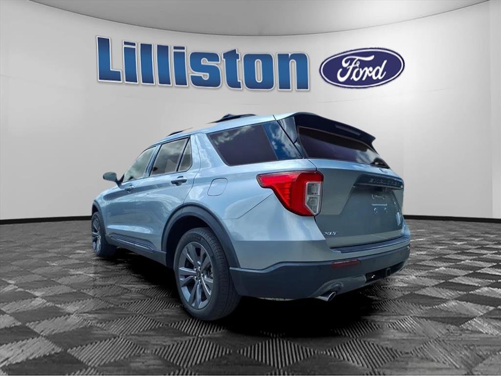 Used 2022 Ford Explorer XLT w/ Equipment Group 202A image 4