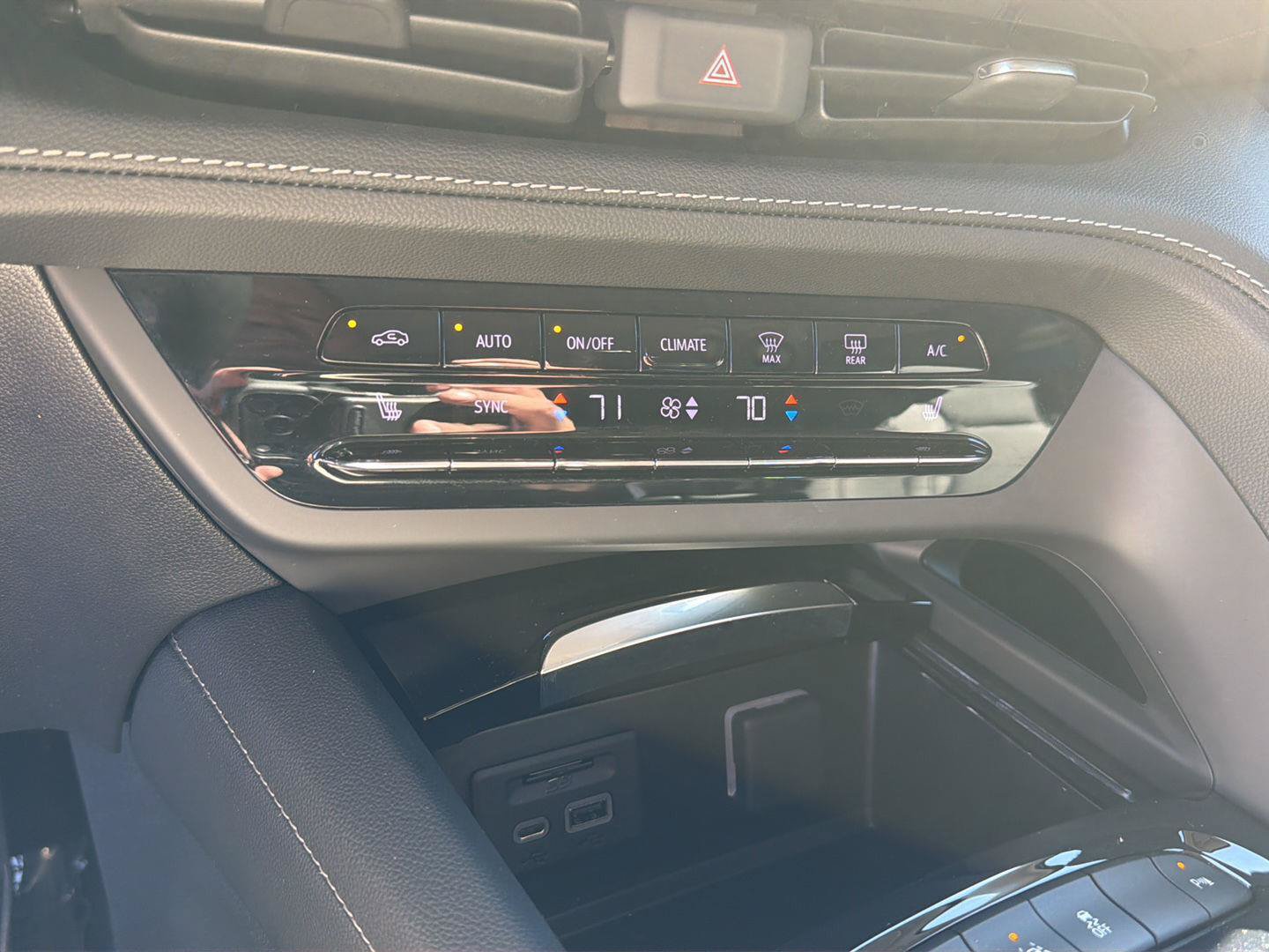 Used 2023 Buick Envision Essence w/ Technology Package I AWD/4WD image 28