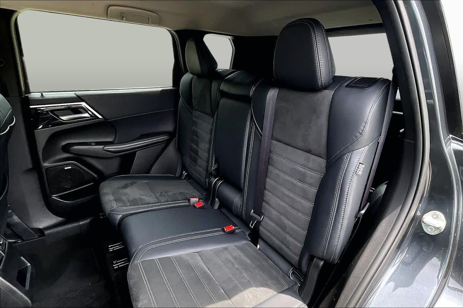 Used 2025 Mitsubishi Outlander SE AWD/4WD image 20