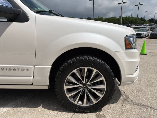 Used 2017 Lincoln Navigator Select AWD/4WD image 9