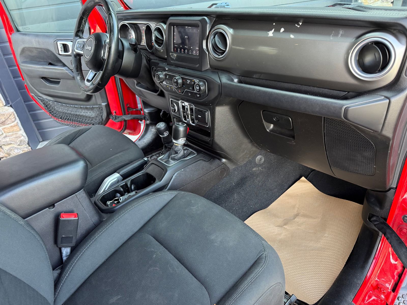 Used 2018 Jeep Wrangler Unlimited Sahara AWD/4WD image 14
