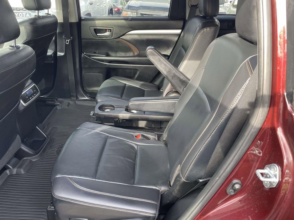 Used 2019 Toyota Highlander XLE image 21