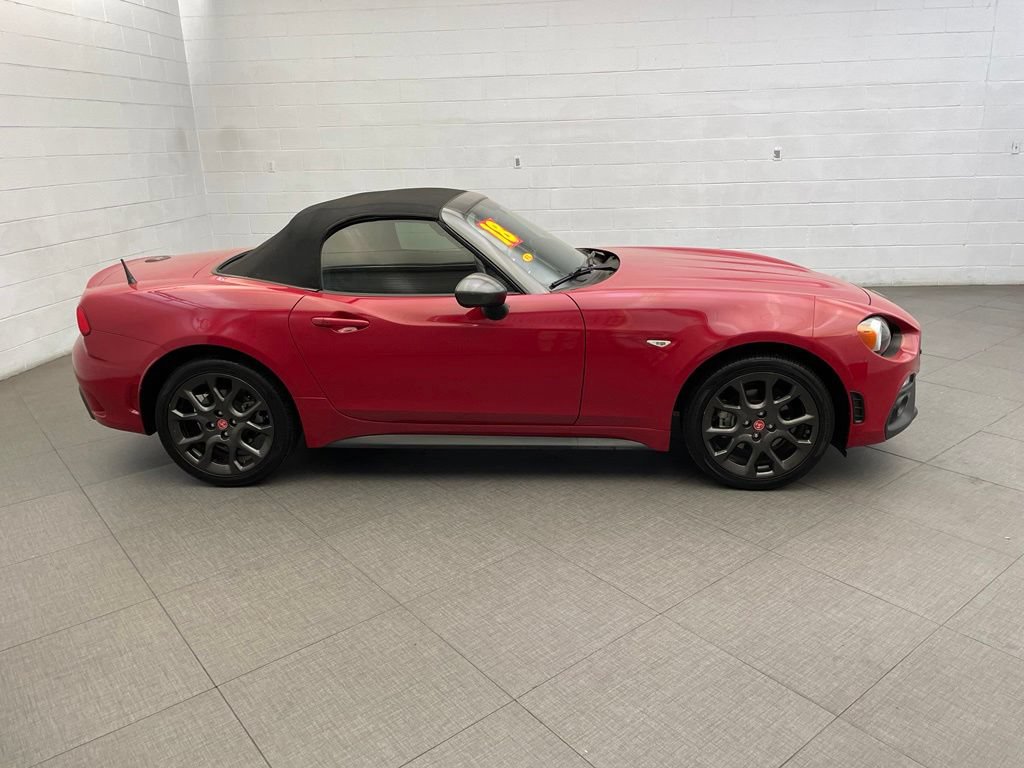 Used 2018 FIAT 124 Spider Abarth w/ Convenience Group RWD image 9