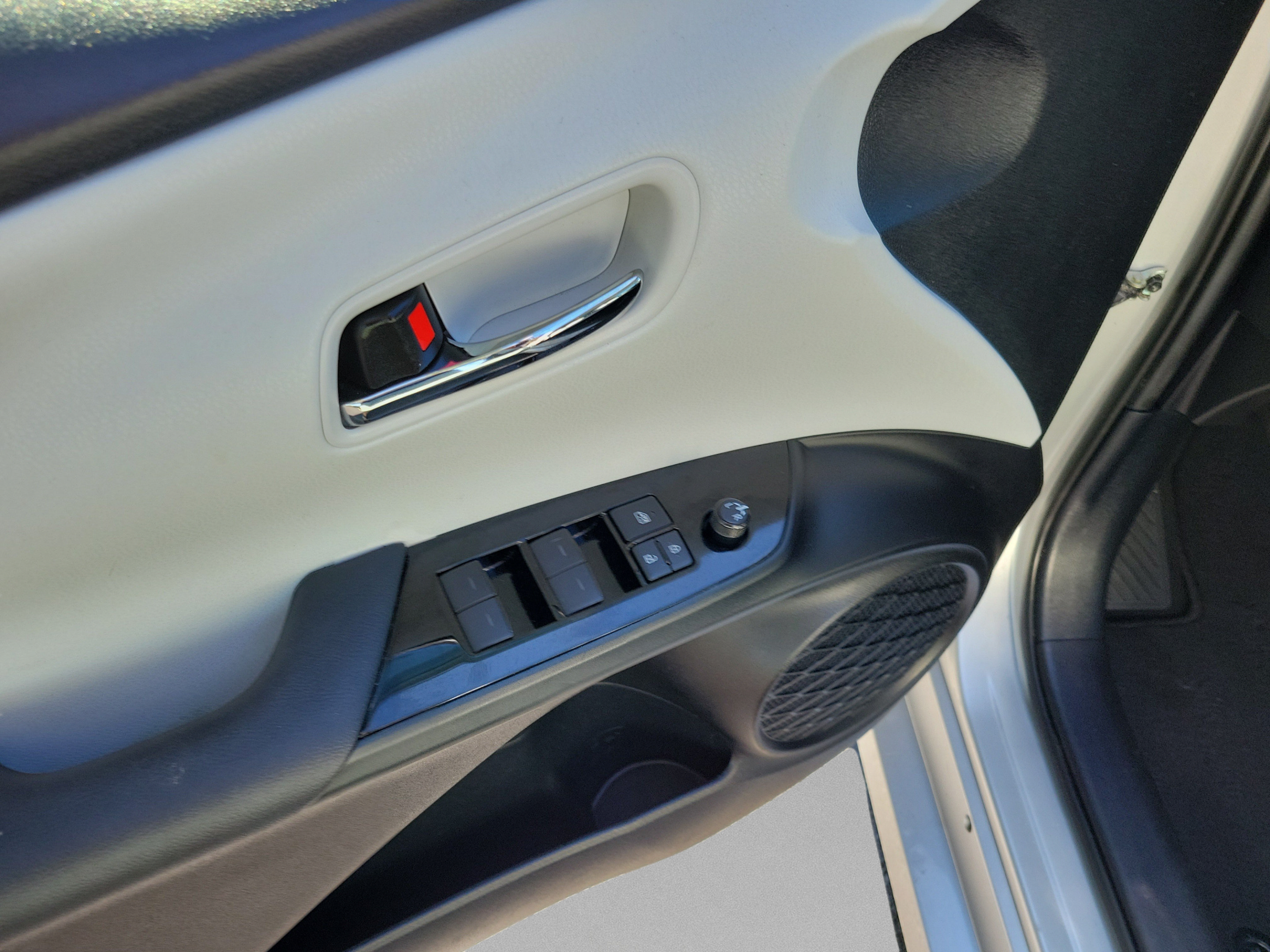 Used 2020 Toyota Prius Limited w/ Premium Convenience Package FWD image 6