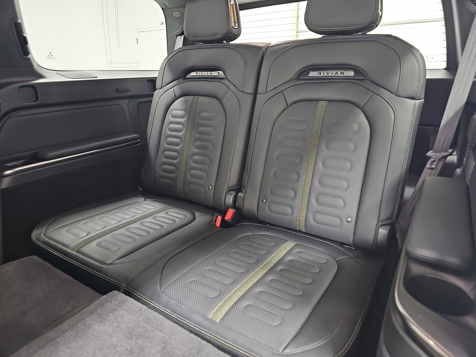 Used 2024 Rivian R1S Adventure image 22