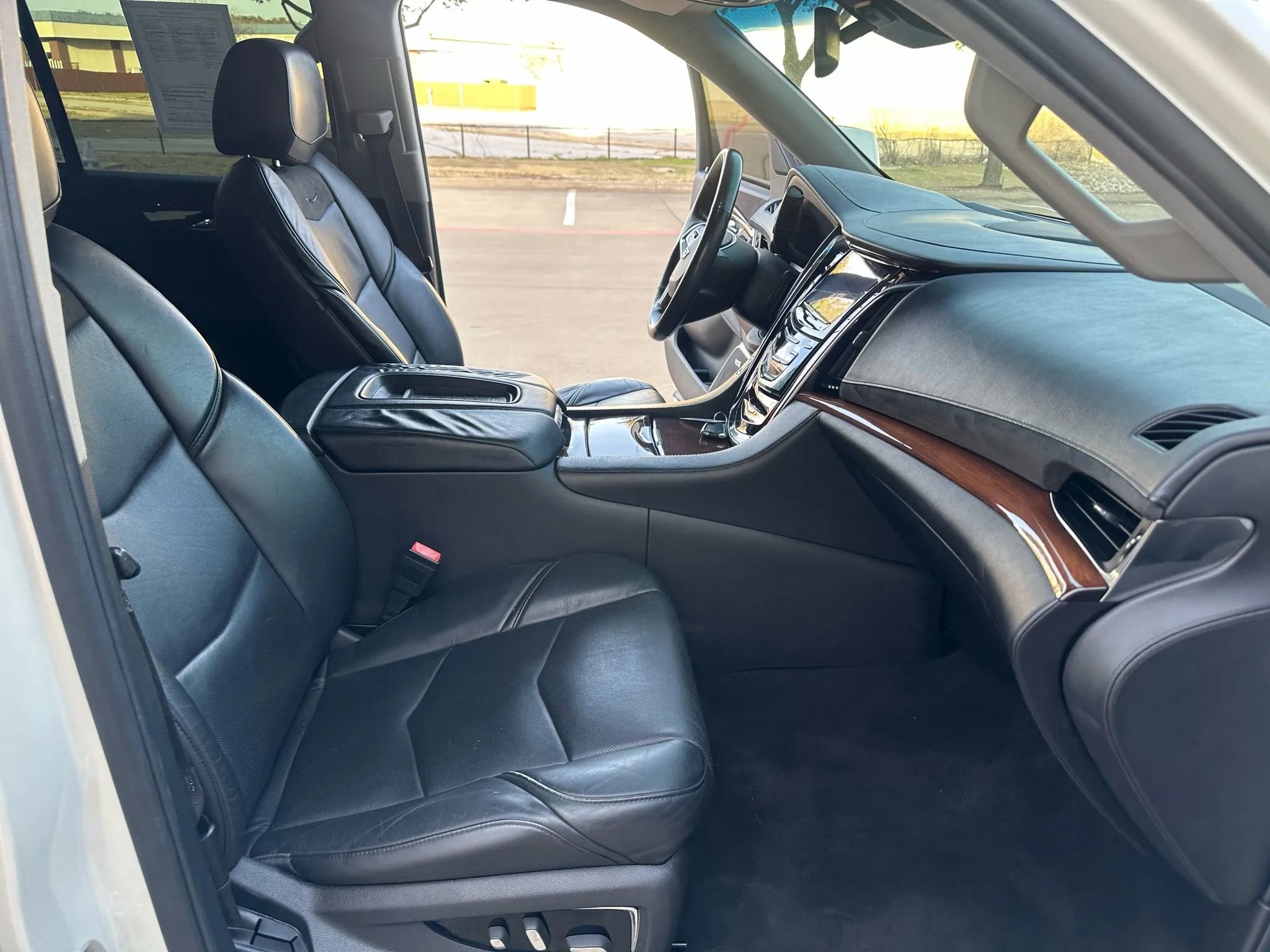 Used 2015 Cadillac Escalade Luxury AWD/4WD image 27