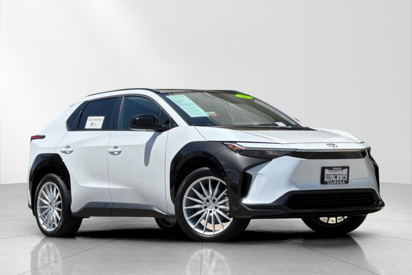 Used 2025 Toyota bZ4X AWD w/ Weather Package image 1